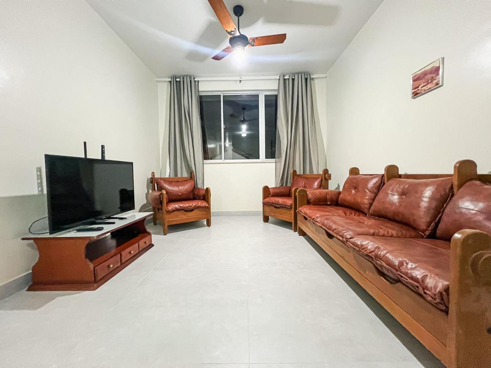 Apartamento Na Praia Do Forte - Poucos Passos Do Mar カボ・フリオ エクステリア 写真